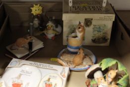 A TRAY OF COLLECTABLES TO INCLUDE A CASED SET OF BEATRIX POTTER BOOKS, ANIMAL FIGURES ETC