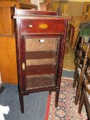 A SMALL EDWARDIAN GLAZES CABINET W-56 CM