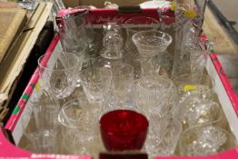 A TRAY OF ASSORTED GLASSWARE