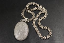 ANTIQUE LOCKET AND COLLARETTE CHAIN