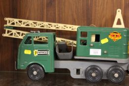 A LOUIS MARX & Co VINTAGE TINPLATE CRANE TRUCK