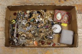 BOX OF VINTAGE COSTUME JEWELLERY