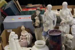 A TRAY OF ASSORTED FIGURINES, VASES ETC