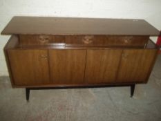 A G PLAN E GOMME RETRO SIDEBOARD