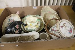 A TRAY OF CROWN DEVON