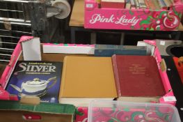 A TRAY OF ANTIQUE REFERENCE BOOKS TO INCLUDE POTS AND POTTERS