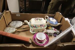 A TRAY OF COLLECTABLES TO INCLUDE A DRESSING TABLE SET ETC