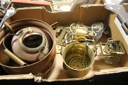 A BOX OF ASSORTED BRASSWARE