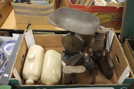 A TRAY OF SUNDRIES TO INCLUDE STONEWARE WATER BOTTLE