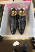 A PAIR OF GENTS KUURCCE SIZE 6 SHOES