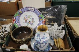 A TRAY OF ASSORTED CERAMICS ETC TO INCLUDE A CLOSSANIE TYPE VASE