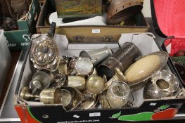 A TRAY OF ASSORTED METAL WARE