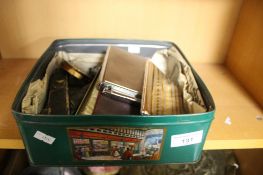 A TIN OF COLLECTABLES TO INCLUDE CIGGARETTE CASES ETC