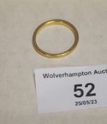 AN 18CT GOLD WEDDING BAND 2.94 G