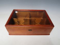 A LATE 19TH CENTURY MAHOGANY GLAZED TABLE TOP CABINET, with shaped shelves to the interior, W 32.5