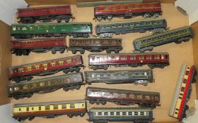 A SELECTION OF HORNBY, HORNBY DUBLO AND TRIX MODEL RAILWAY COACHES