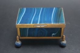 A GILT METAL MOUNTED AGATE BOX, W 8 cm