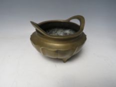 AN ORIENTAL TWIN HANDLED BRONZE LOTUS SHAPED CENSOR, with six character mark to base, H 11.5 cm,