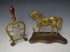 A VICTORIAN BRASS HORSE HEARTH ORNAMENT, H 22 cm, together with a brass Lyre shaped trivet (2)