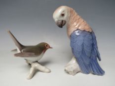 A BING & GRONDAHL PORCELAIN FIGURE OF A PARROT, H 14 CM, together with a Bing & Grondahl figure of a