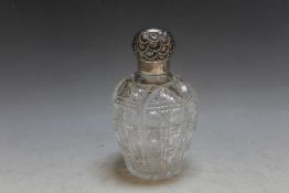 A HALLMARKED SILVER TOPPED SCENT BOTTLE - LONDON 1889, H 14 cm