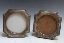 A PAIR OF HALLMARKED SILVER PHOTOGRAPH FRAMES - BIRMINGHAM 1920, H 13.5 cm