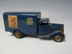 A VINTAGE CLOCKWORK TINPLATE MINIC LORRY 'L.N.E.R. EXPRESS PARCELS SERVICE', L 14 cm