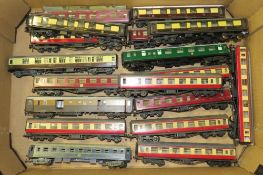 A SELECTION OF HORNBY, HORNBY DUBLO AND TRIX MODEL RAILWAY COACHES