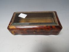 A SMALL 19TH CENTURY TORTOISESHELL BIJOUTERIE CASKET, with bevelled glass to the top, raised on four