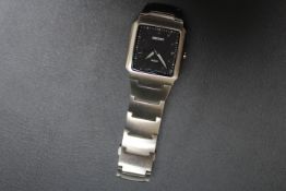 A SEIKO 50M WRIST WATCH, W 3.25 cm