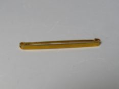 A HALLMARKED 9CT GOLD BAR BROOCH, approx L 4.3 cm, approx 1.85 g
