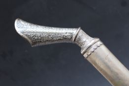 AN INDONESIAN STYLE BADIK TYPE DAGGER, L 48 cm