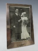 A HALLMARKED SILVER EASEL BACK PHOTO FRAME - BIRMINGHAM 1932, H 16.5 cm