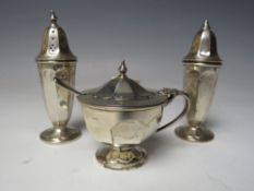 A HALLMARKED SILVER THREE PIECE CRUET SET - SHEFFIELD 1962, makers mark for EV, comprising salt,