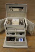 A JEWELLERY BOX AND CONTENTS TO INCLUDE ASSORTED COSTUME BROOCHES ETC...