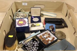 A TRAY OF ASSORTED COLLECTABLES TO INCLUDE GLASS PAPERWEIGHT MEDALLIONS ETC..