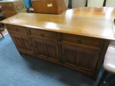 A LARGE OAK LINENFOLD SERVING SIDEBOARD W-162 CM