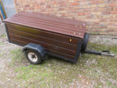 A SMALL OLD TWO WHEEL CAR TRAILER WITH TAILBOARD