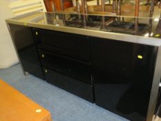 A MODERN BLACK GLOSS SIDEBOARD H-83 W-175 CM