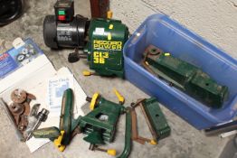 A PROFESSIONAL RECORD POWER CL3.36 WOOD TURNING LATHER WITH VARIOUS ACCESSORIES