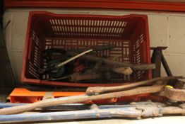 A COLLECTION OF VARIOUS VINTAGE TOOLS. BOLT CUTTER, LOG SPLITTING AXE ETC