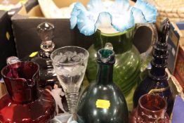 A TRAY OF ANTIQUE MIXED GLASS ITEMS TO INCLUDE CRANBERRY, VASELINE & AN EARLY CUT WINE GLASS