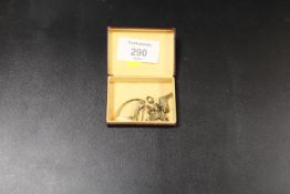 A SMALL COLLECTION OF ASSORTED YELLOW METAL