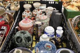 A TRAY OF ORIENTAL CERAMICS TO INCLUDE VARIOUS ITEMS WITH CHARACTER MARKS TO UNDERSIDE, TOGETHER