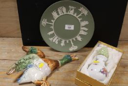 A ROYAL DUX FLYING DUCK WALL POCKET TOGETHER WITH A WEDGWOOD PLATE AND POMANDER