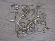 A COLLECTION OF MOSTLY SILVER NECKLACES TO INCLUDE A HEART SHAPED FILIGREE PENDANT NECKLACE