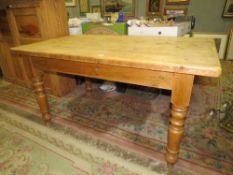 A PINE FARMHOUSE SCRUBTOP TYPE TABLE H-77 W-153 D-91 CM