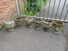 A SET OF SIX STONE ROMAN STYLE PLANTERS H-26 CM (6)