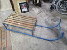 A VINTAGE METAL / WOOD SLEDGE