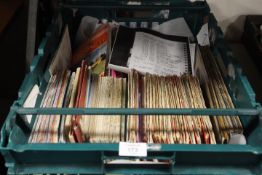 A TRAY OF ASSORTED VINTAGE OS MAPS FORM THE 1940s AND 1950s ETC